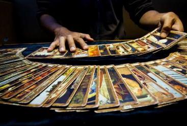 Lectura de cartas de tarot por Chat, Mensaje y Llamadas